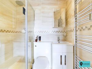 En Suite - click for photo gallery